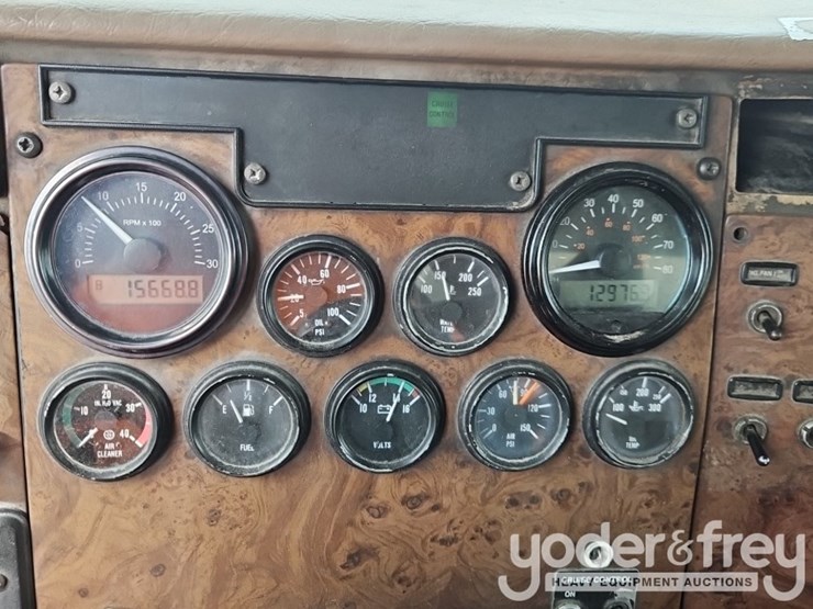 2005-peterbilt-335-image-33