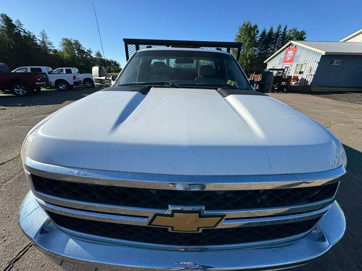 2014-chevrolet-3500-image-30