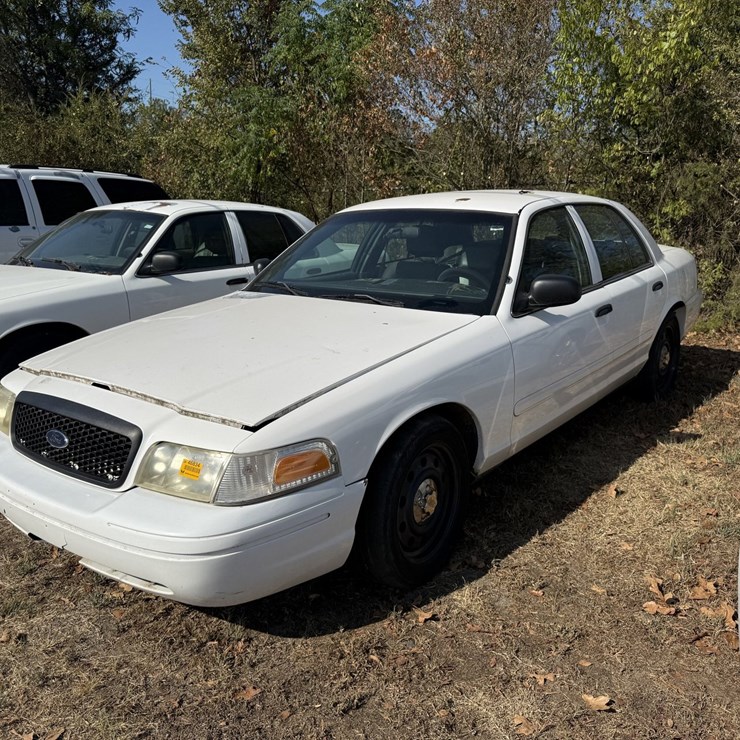 #46834 • 2008 Ford Crown Victoria Sedan 2FAFP71V68X125810 INV#46834