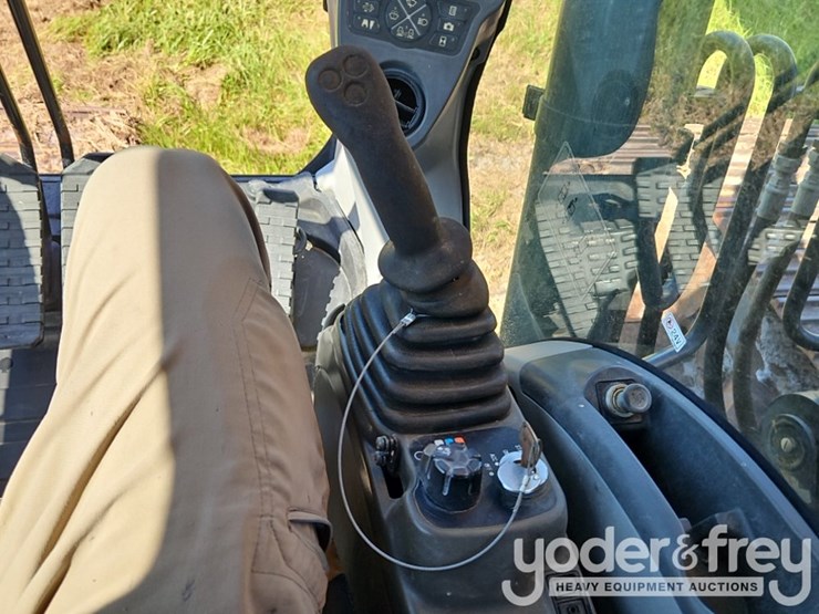 2018-case-cx250d-image-45