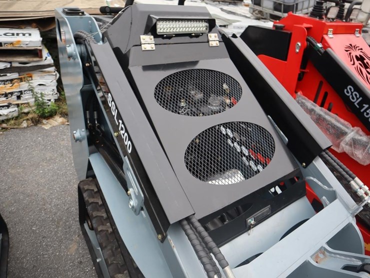 ssl-1200-mini-skidsteer-image-9