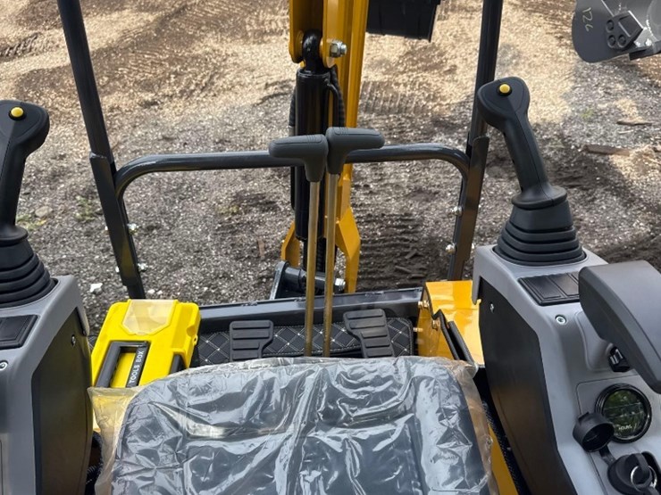 new-sd-lanch-co-diesel-mini-excavator-model-me20-image-7