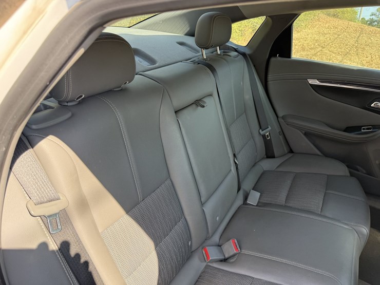 #46833-•-2018-chevrolet-impala-lt-sedan-2g1105s38j9109671-inv#46833-image-26