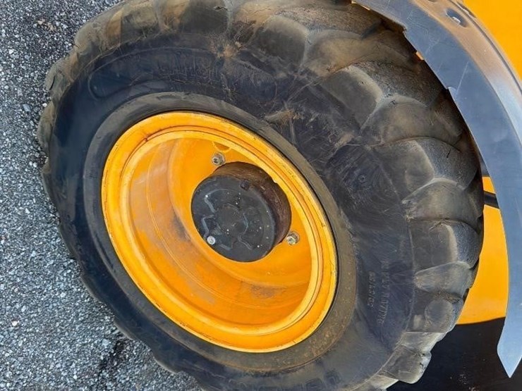2017-jcb-512-56-image-31
