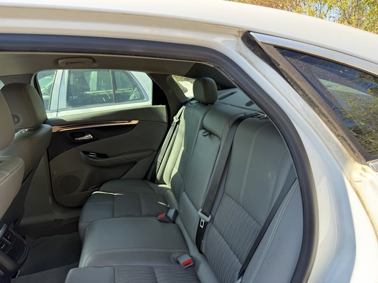 #46833-•-2018-chevrolet-impala-lt-sedan-2g1105s38j9109671-inv#46833-image-35