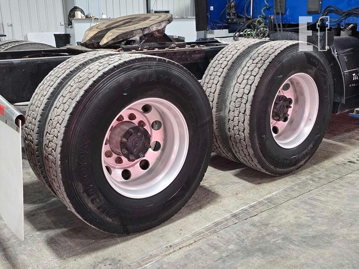 2017-kenworth-t680-image-25