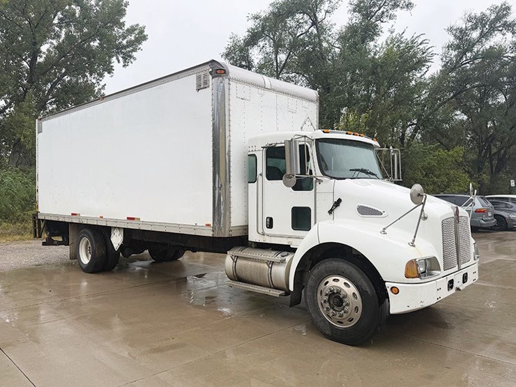 2006-kenworth-t300-image-1