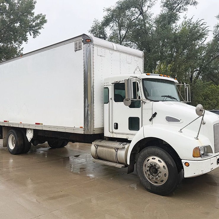 2006 KENWORTH T300