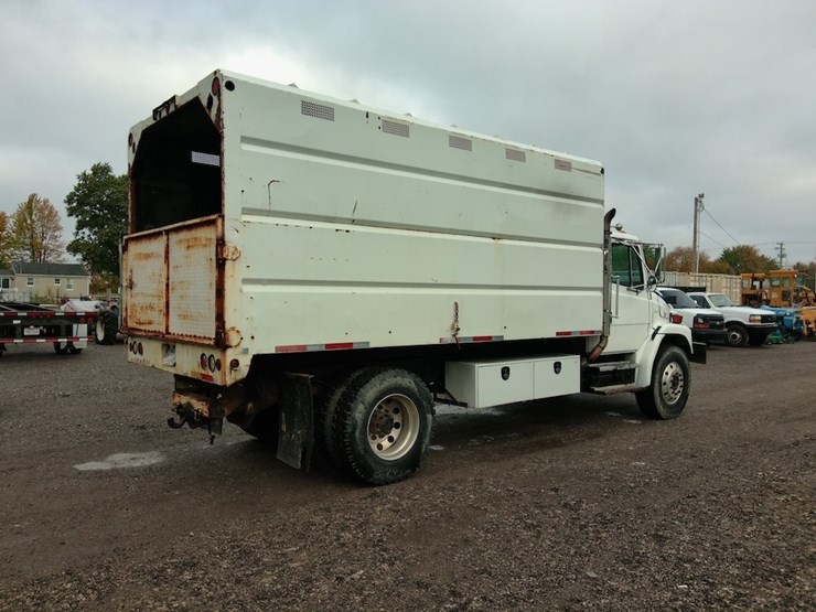 2001-freightliner-fl80-image-5