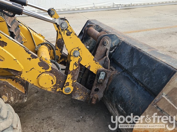 2018-caterpillar-420f2-it-image-11