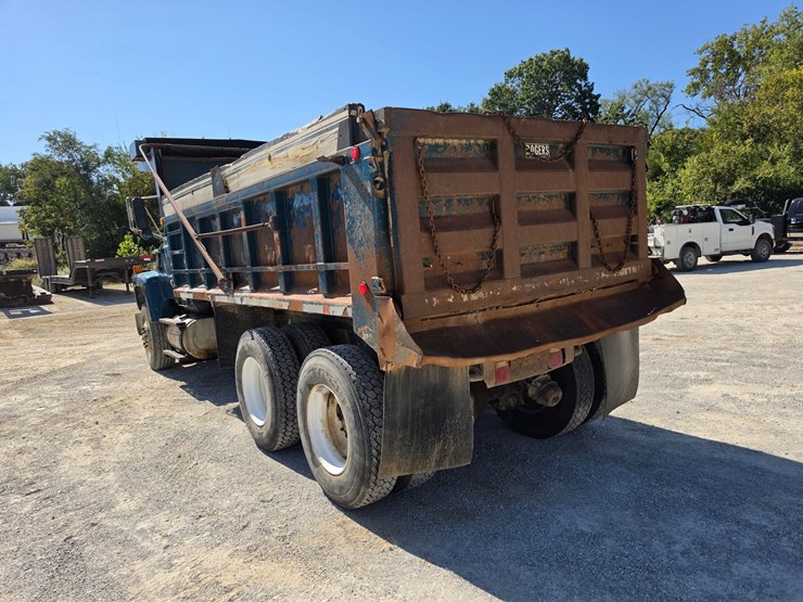 1996-ford-lt8000-image-9