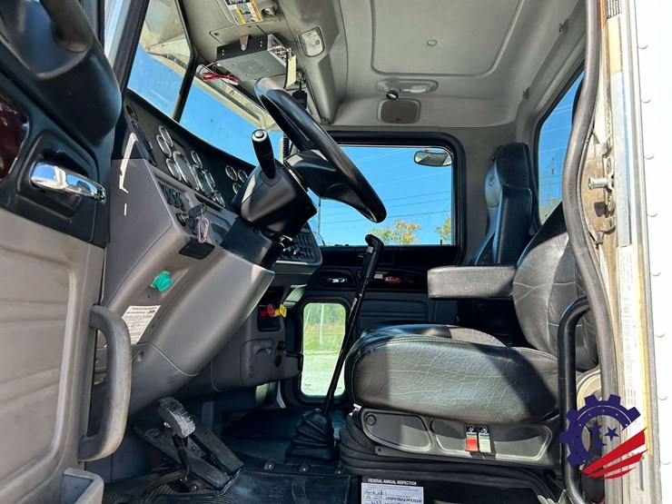 2018-peterbilt-389-image-74