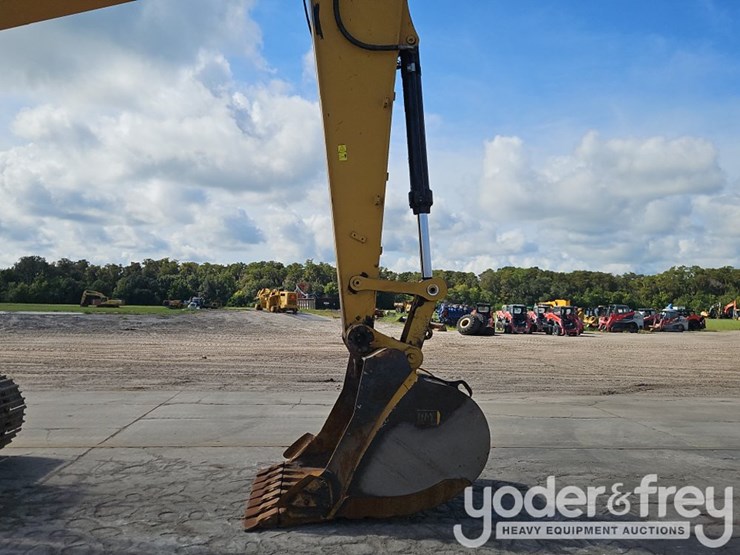 2019-caterpillar-336-image-18