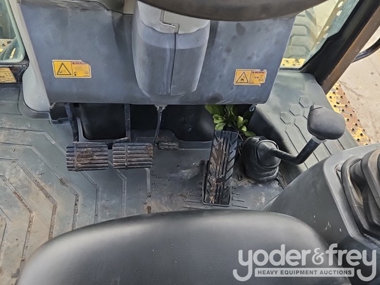 2018-caterpillar-420f2-it-image-28