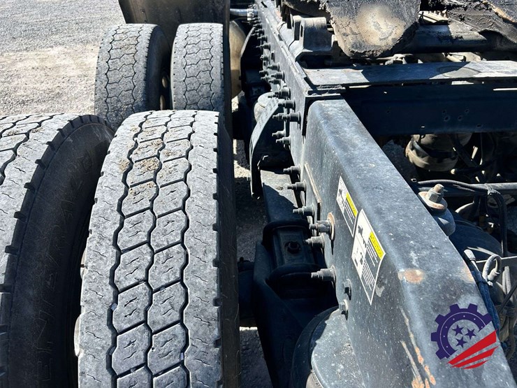 2018-peterbilt-389-image-26