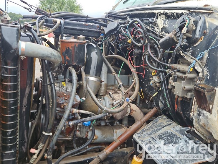1990-ford-l8000-image-23