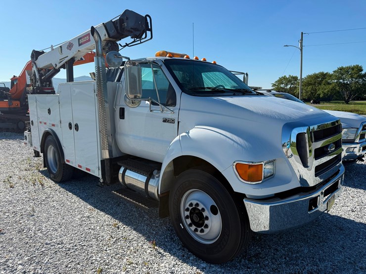 2007-ford-f750-xlt-sd-image-3