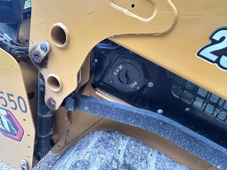2025-caterpillar-255-image-33