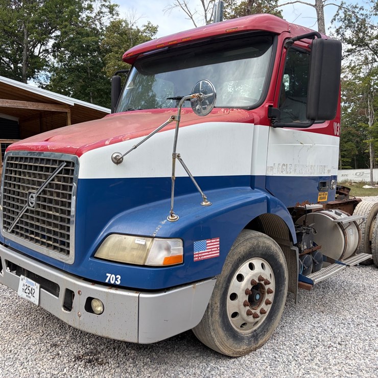 2004 VOLVO 10