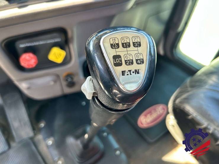 2018-peterbilt-389-image-84