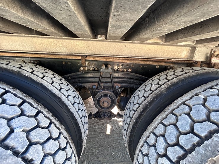 #48-•-2016-volvo-vhd-tri-axle-dump-truck-image-20