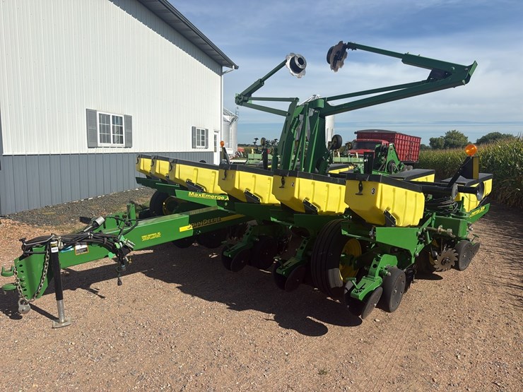john-deere-12-image-6