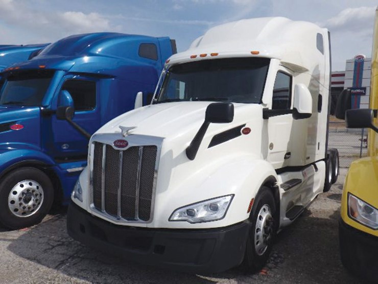 2023-peterbilt-579-image-1