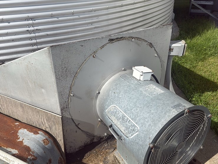 np-grain-bin,-27’-approx-10,000-bu,-full-floor,-unloading-auger,--seller-to-disconnect-power-to-bin,--buyer-responsible-for--removal,-sold-subject-to-seller-confirmation-image-3