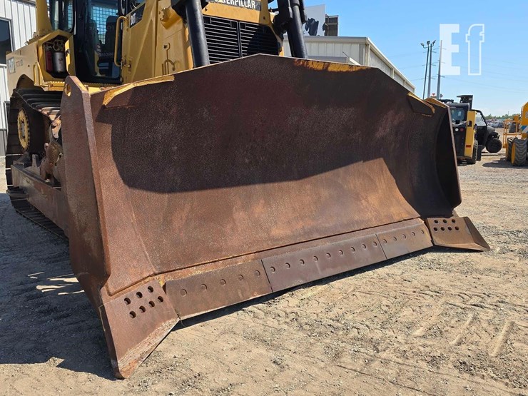 2013-caterpillar-d8t-image-10