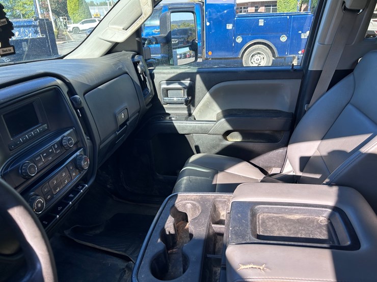 2016-chevrolet-3500-image-38
