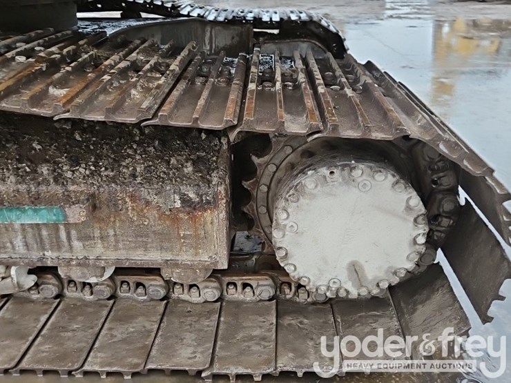 2014-komatsu-pc210-lc-10-image-23