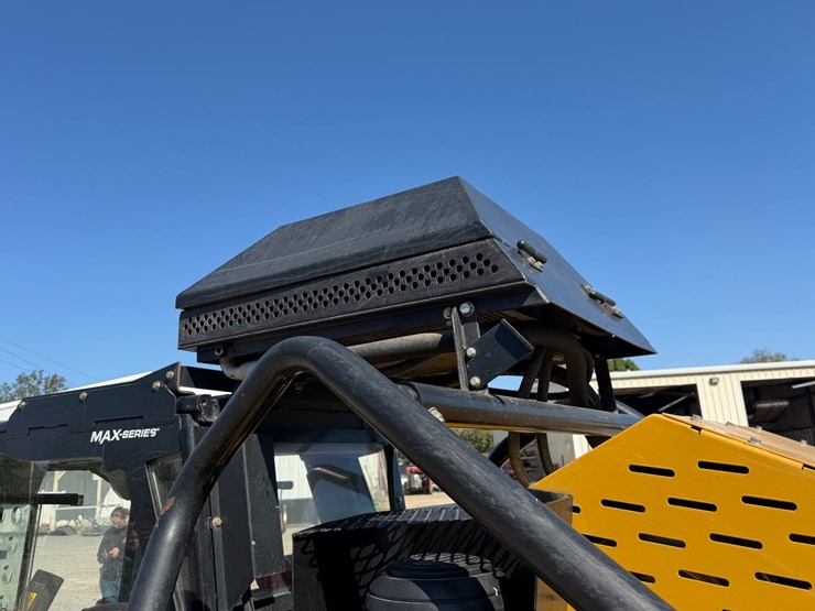 2024-supertrak-sk200tr-image-7