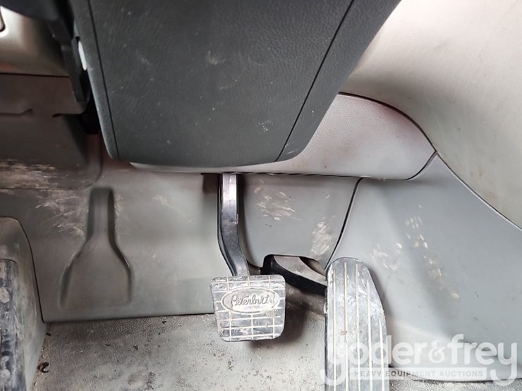 2019-peterbilt-579-image-34