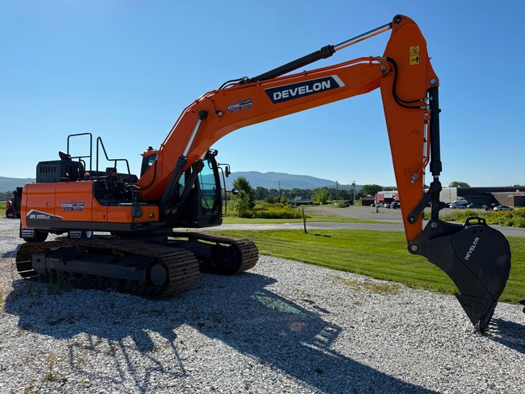 2023-develon-dx225lc-7-image-3