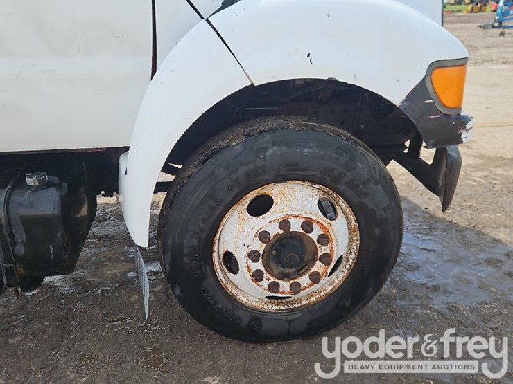 2000-ford-f650-xl-image-11