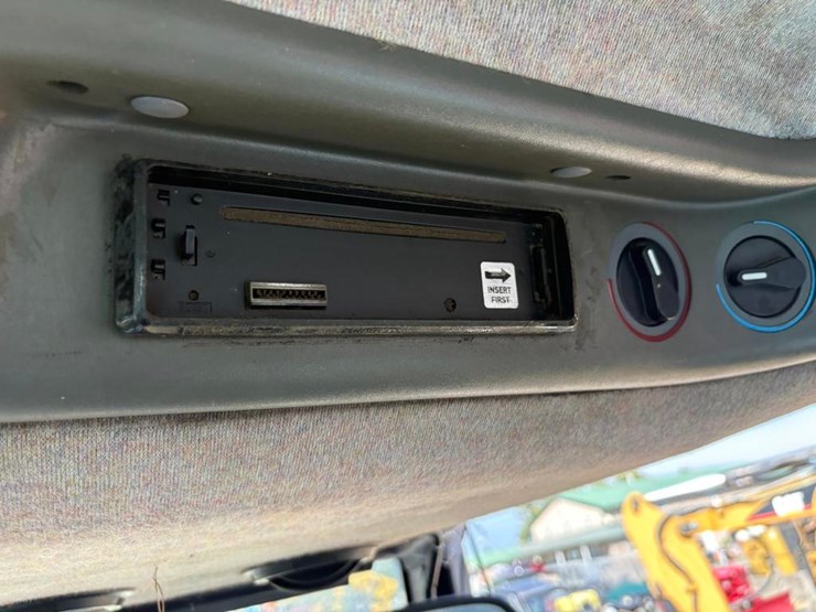 new-holland-ts110-image-24