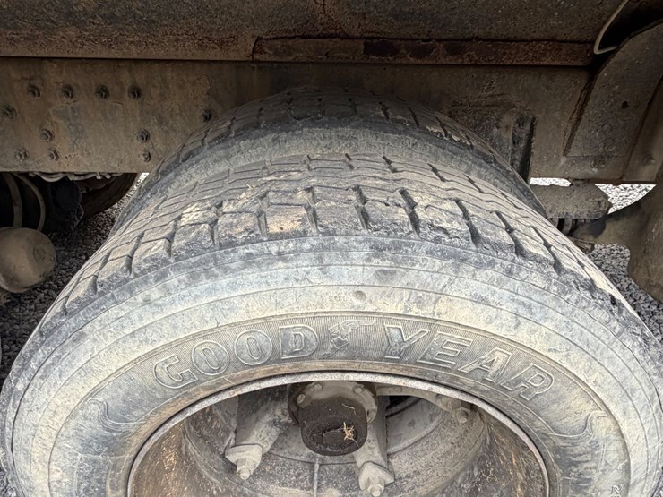#59-•-1999-volvo-tri-axle-dump-truck-image-11