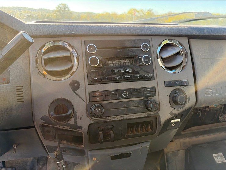 #98-•-2013-ford-xlt-f-250-pickup-truck-image-24