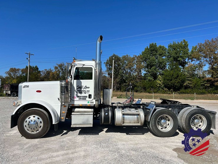 2018-peterbilt-389-image-2