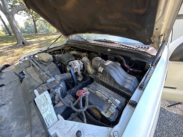 2002-ford-f550-xl-image-30