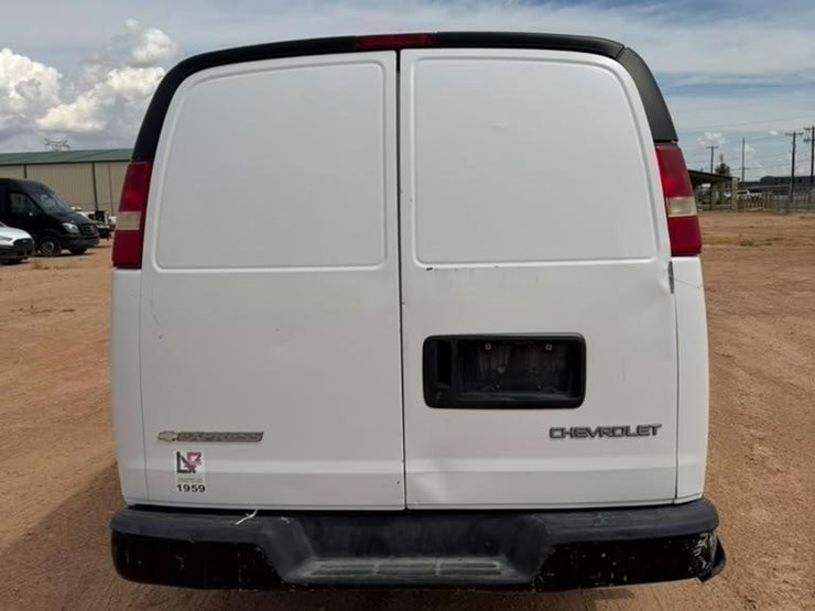 2005-chevrolet-express-1500-image-8
