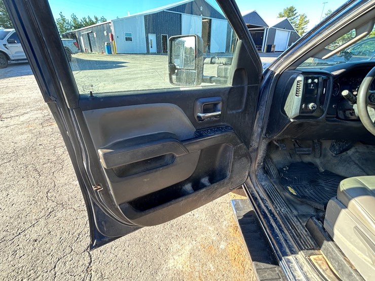 2016-gmc-3500-image-36