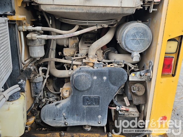 2017-caterpillar-272d2-xhp-image-18