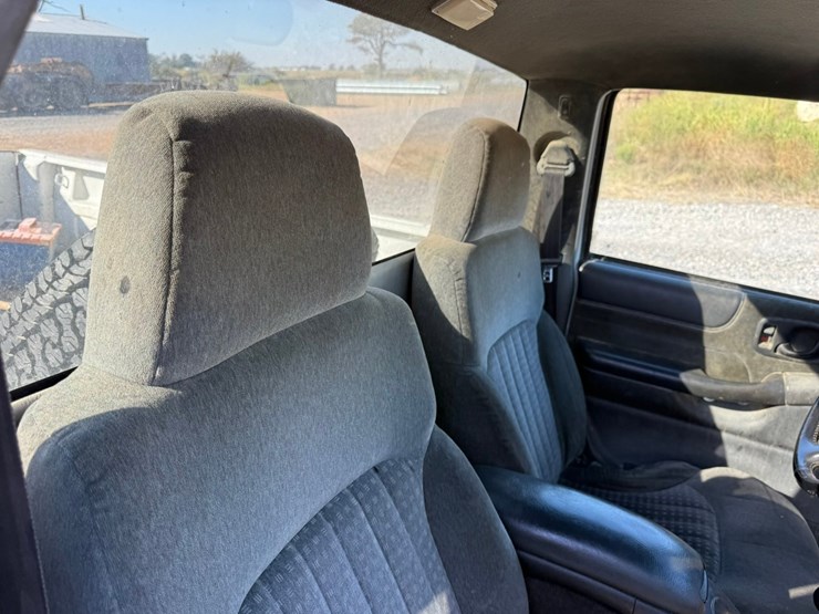 2002-chevrolet-s10-image-28