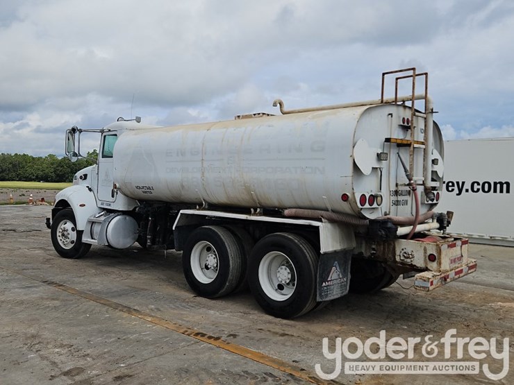 2005-peterbilt-335-image-4