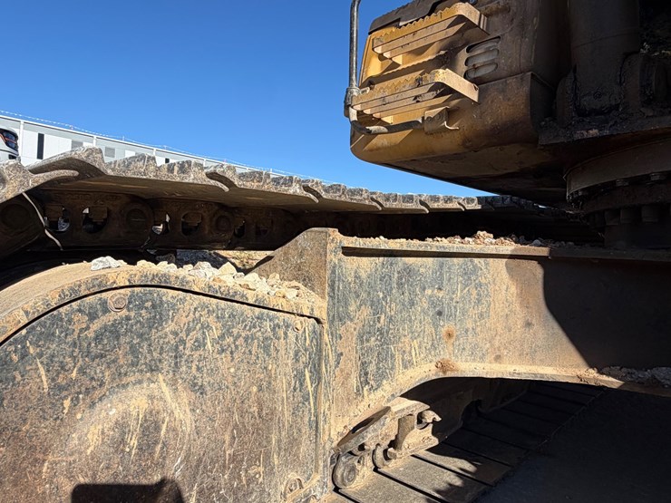 2017-caterpillar-336-image-24