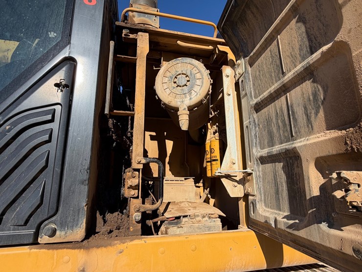2017-caterpillar-336-image-30