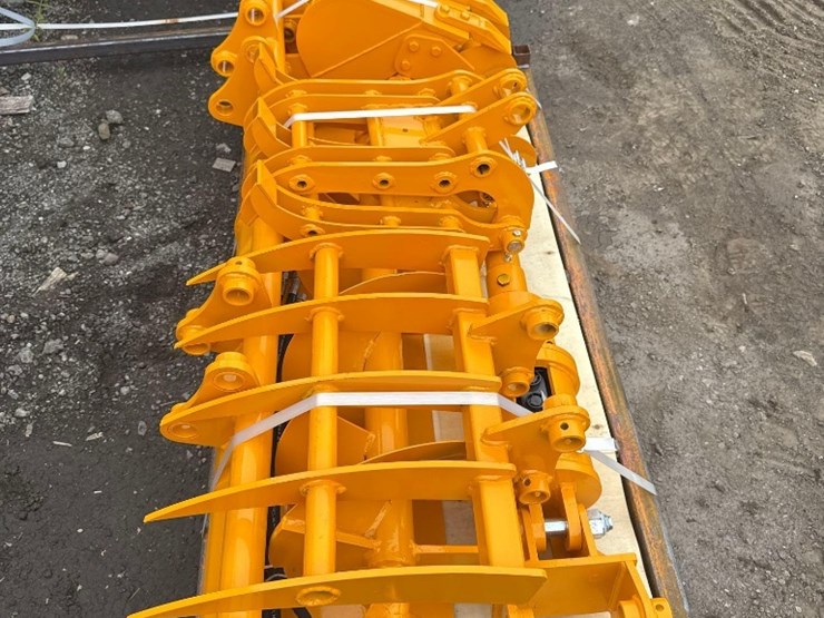 new-giyi-mini-excavator-attachment-set-image-2