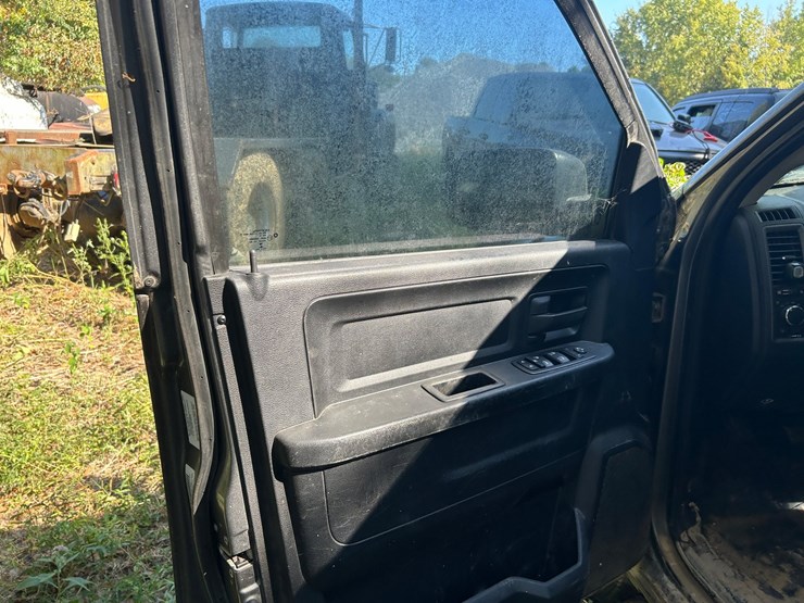 2013-dodge-1500-image-51