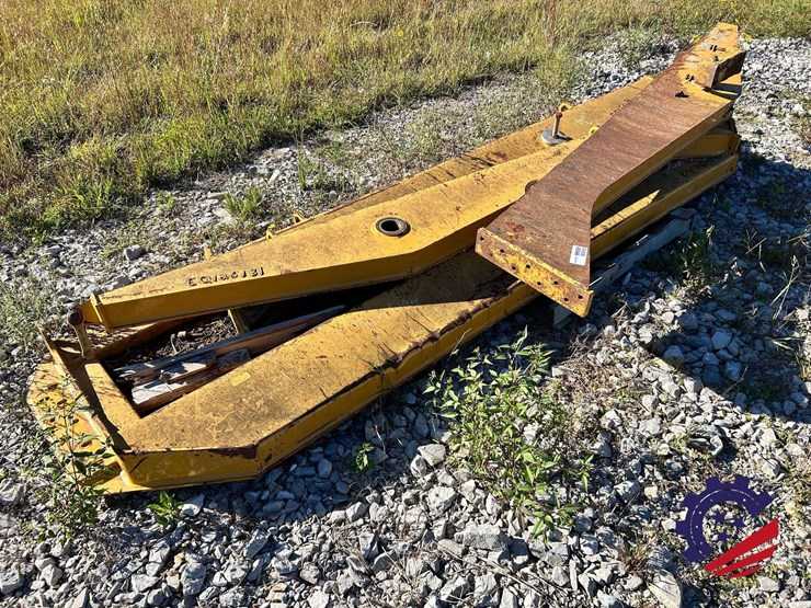 caterpillar-745-image-2